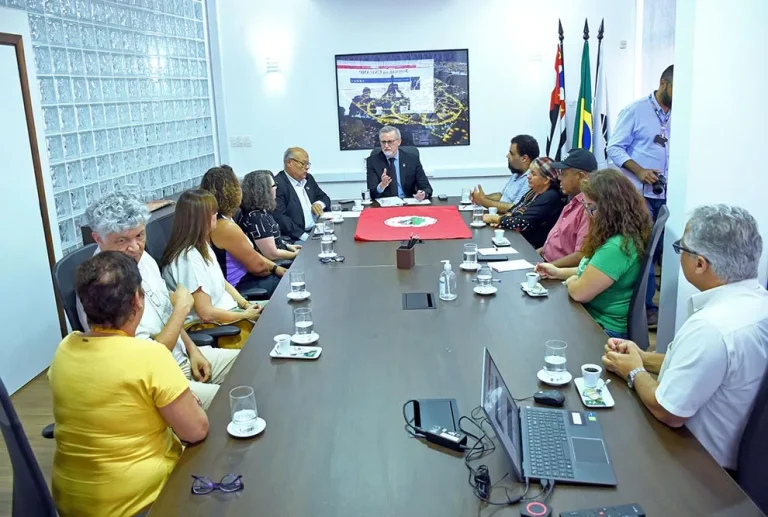 Acordo celebra parceria entre MST e Unicamp