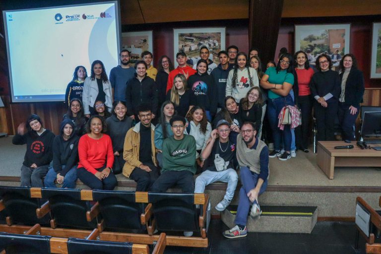 Escola Estadual Francisco Glicério faz visita à Unicamp